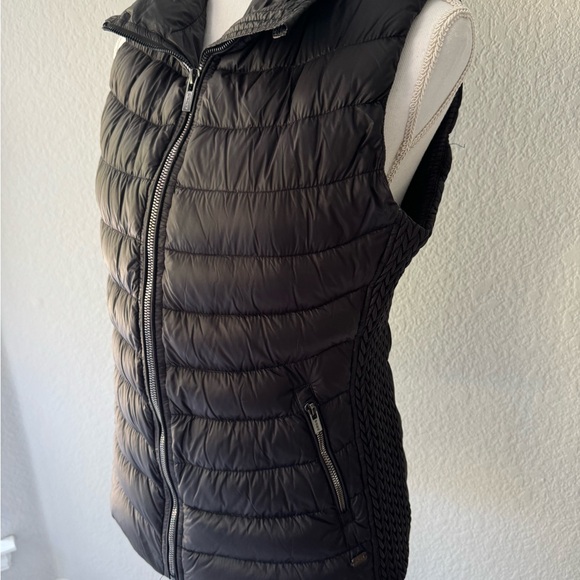 DKNY  black medium vest EUC - Picture 8 of 9